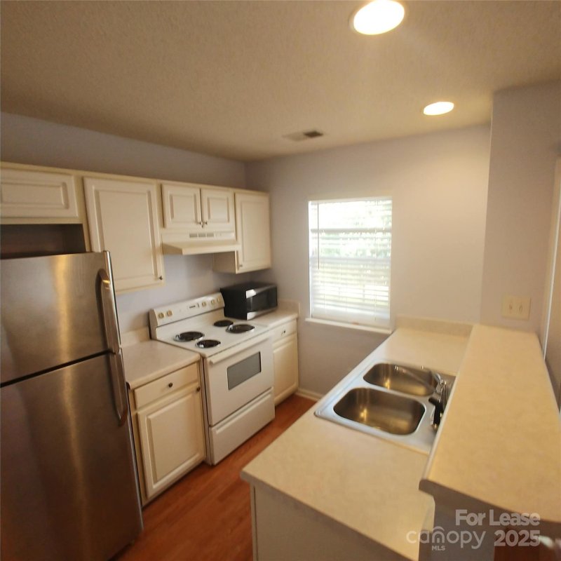 Property image 4 at 10146 Forest Landing Drive, Charlotte, NC 28213