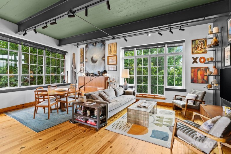 Sawyer Motor Building, Asheville Community