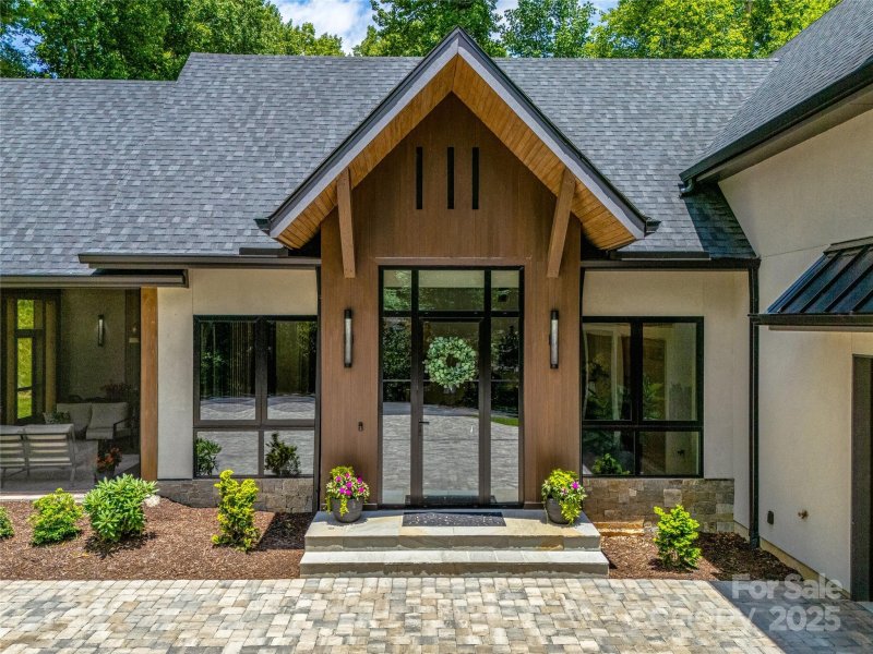 Property image 2 of 216 Shadybrook Trail in Champion Hills, Hendersonville, NC 28739