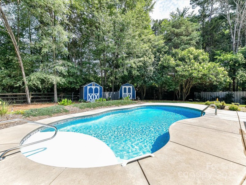 Property image 5 of 7139 Powder Mill Place in Colony Woods, Charlotte, NC 28277