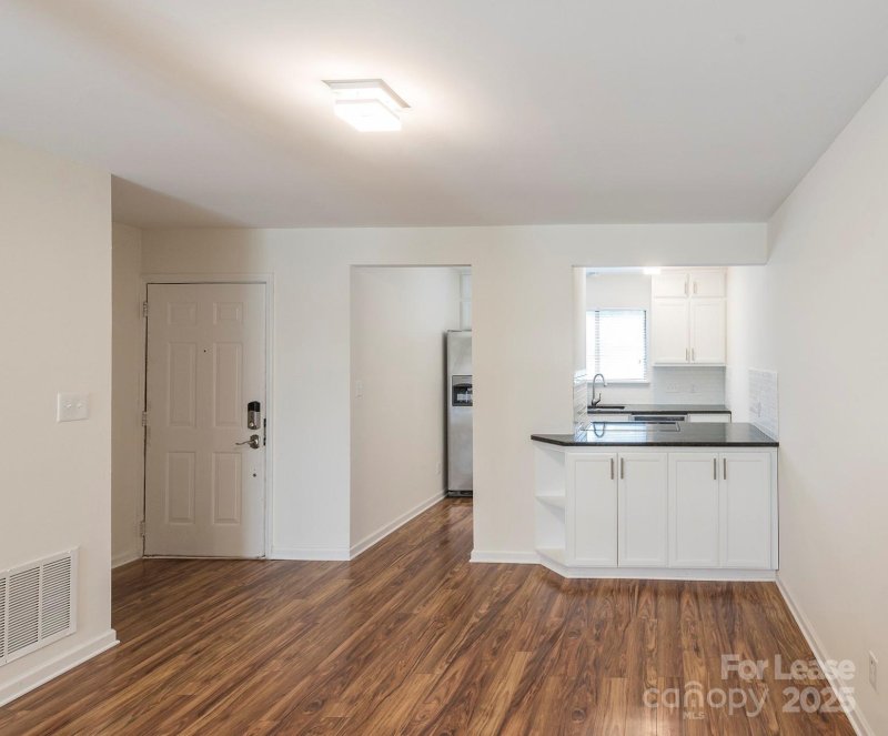 Property image 3 at 7930 Charter Oak Lane, Charlotte, NC 28226