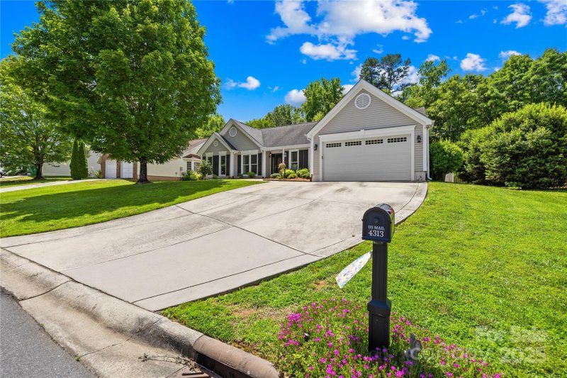 Property image 3 at 4313 Wynborough Lane, Charlotte, NC 28269