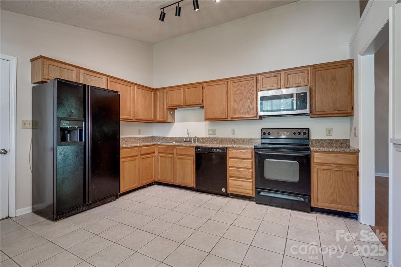 Property image 5 at 1801 Teddington Drive, Charlotte, NC 28214