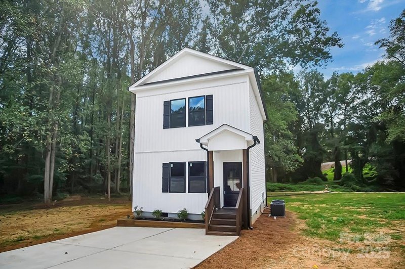 Property image 4 of 1000 Castlewood Drive in Rollingwood, Shelby, NC 28150