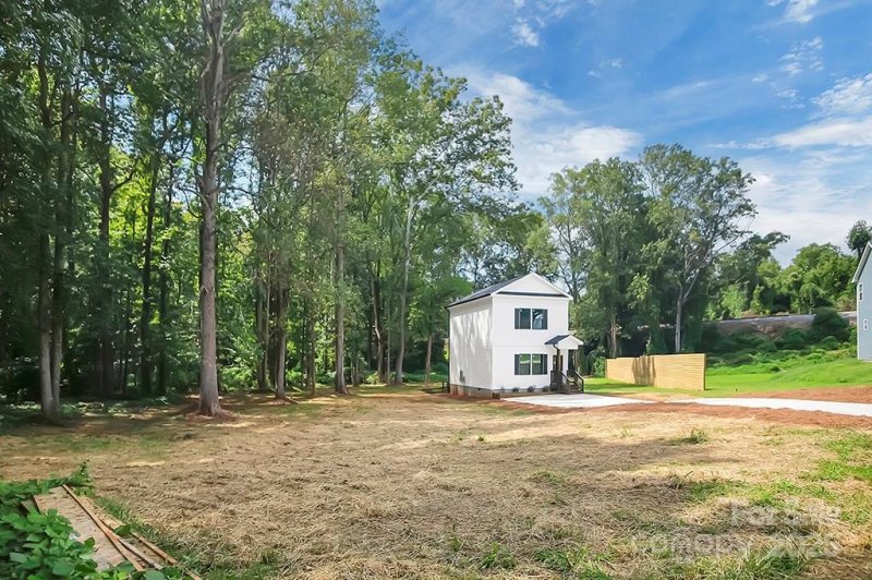 Property image 5 of 1000 Castlewood Drive in Rollingwood, Shelby, NC 28150