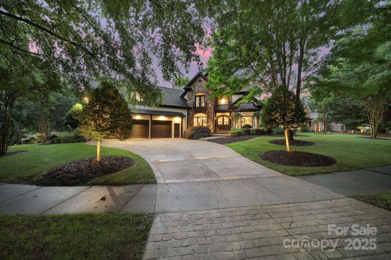 8016 Pemswood Street