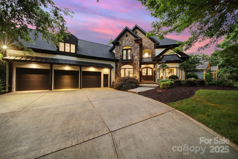 Property image 2 at 8016 Pemswood Street, Charlotte, NC 28277