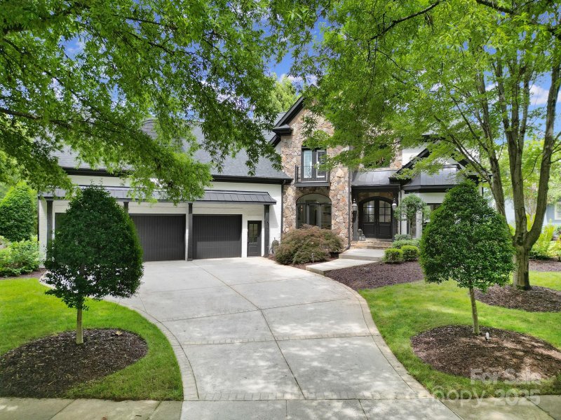 Property image 3 at 8016 Pemswood Street, Charlotte, NC 28277