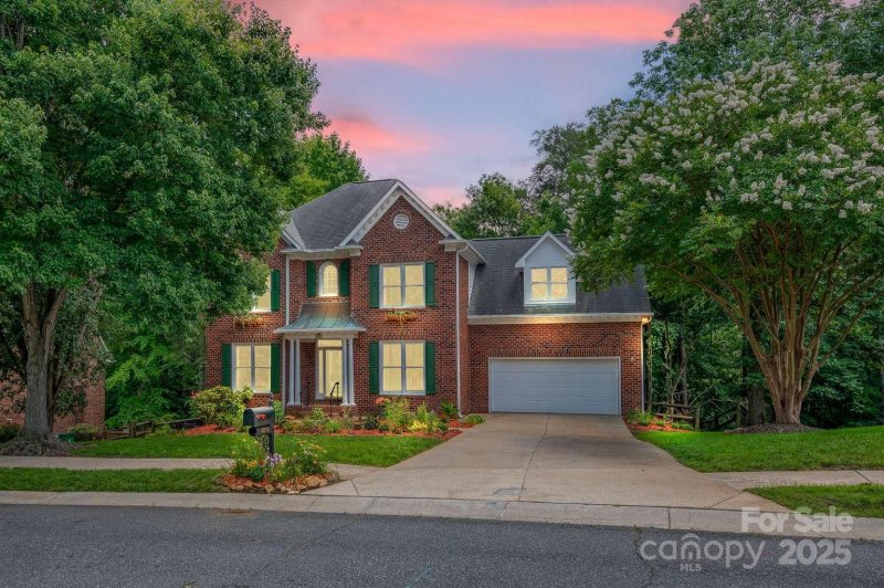 Property image 2 of 6016 Graburns Ford Drive in Highland Creek, Charlotte, NC 28269