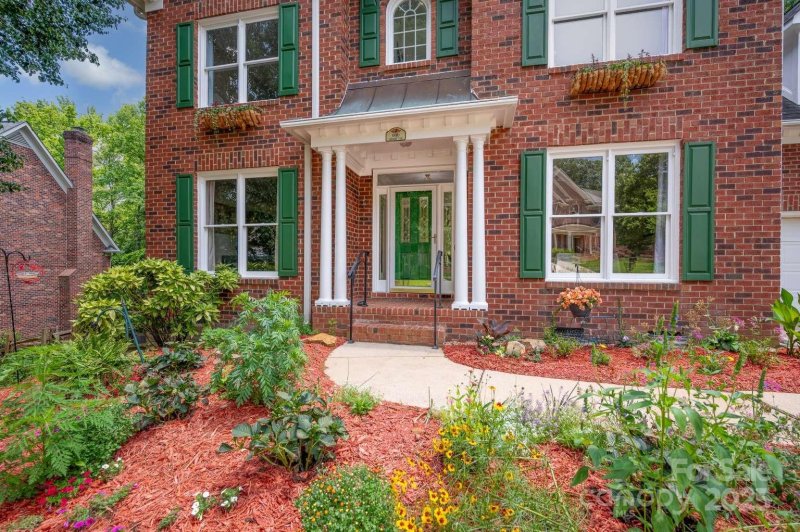 Property image 4 of 6016 Graburns Ford Drive in Highland Creek, Charlotte, NC 28269