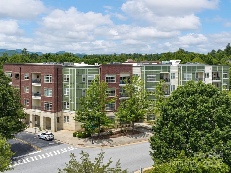 Biltmore Park Town Square, Asheville Community