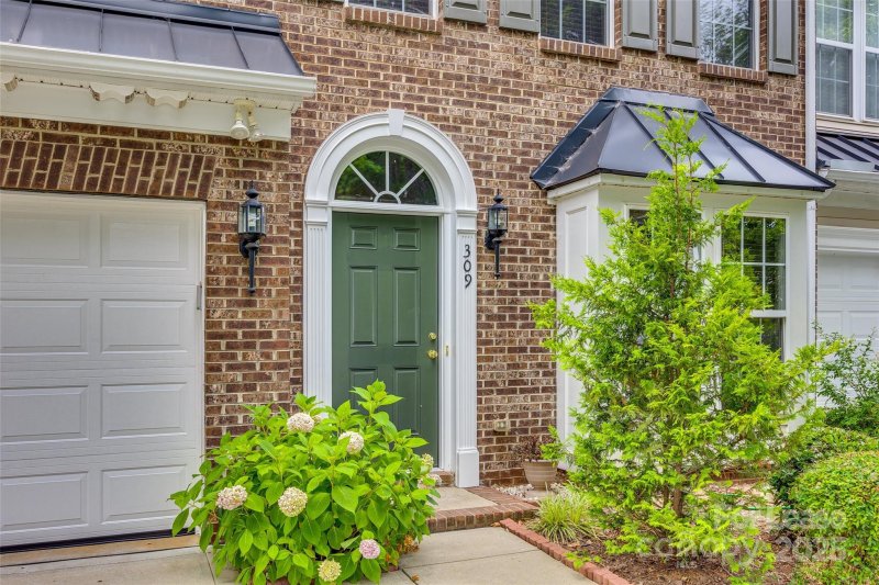 Property image 2 of 309 Berg Circle in Fairway Townes, Fort Mill, SC 29715