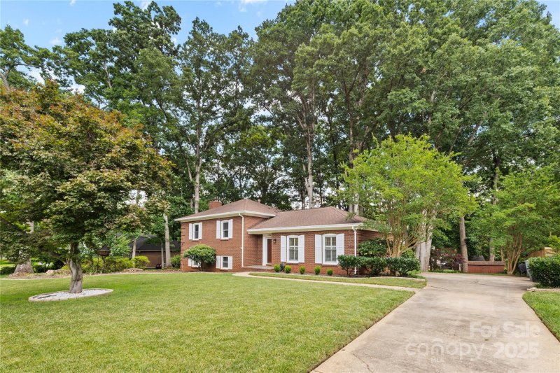 Property image 2 at 1024 Regency Drive, Charlotte, NC 28211