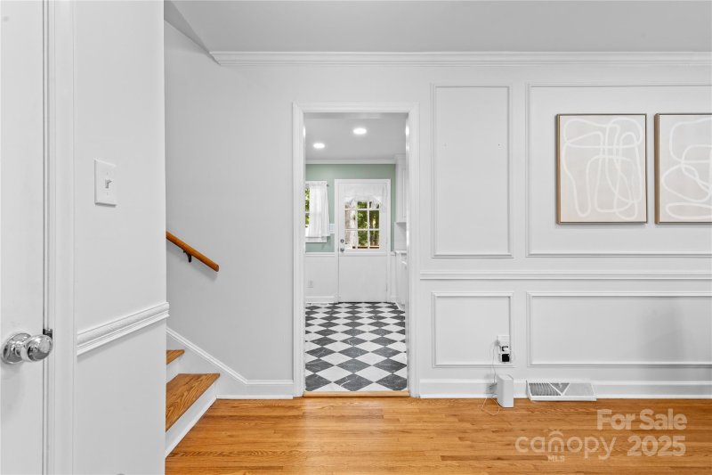 Property image 4 at 1024 Regency Drive, Charlotte, NC 28211