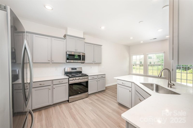 Property image 3 at 12912 Canterbury Castle Drive, Charlotte, NC 28273