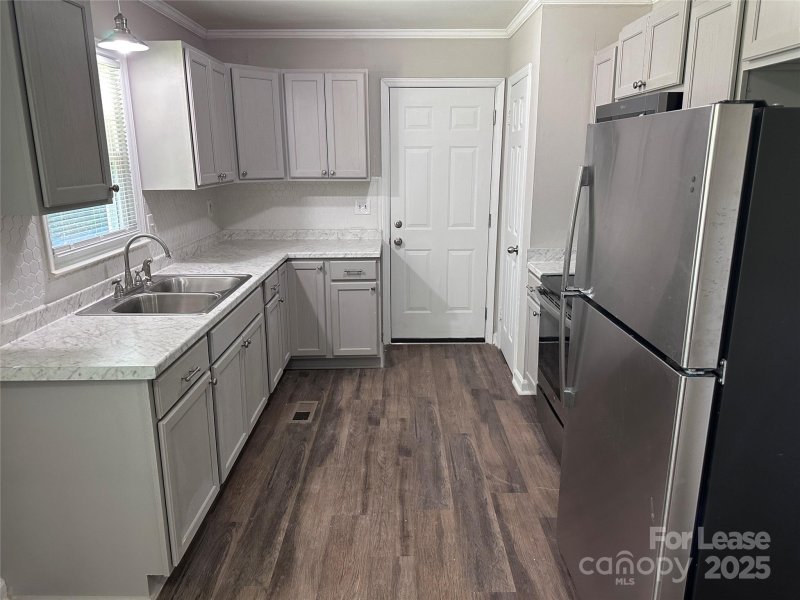 Property image 3 of 911 Bannister Place in Hidden Valley, Charlotte, NC 28213