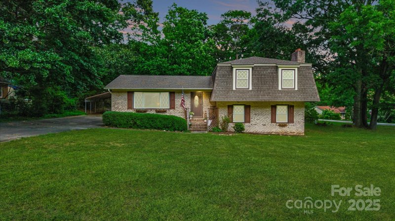 Property image 3 of 121 Pelham Lane in Foxwood, Fort Mill, SC 29715
