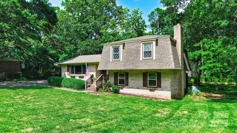 Property image 4 of 121 Pelham Lane in Foxwood, Fort Mill, SC 29715