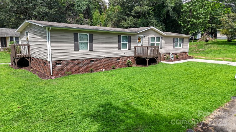 Property image 2 of 2418 6th Avenue in Overlook Terrace, Hickory, NC 28602