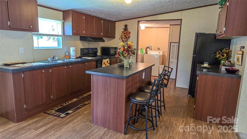 Property image 5 of 2418 6th Avenue in Overlook Terrace, Hickory, NC 28602