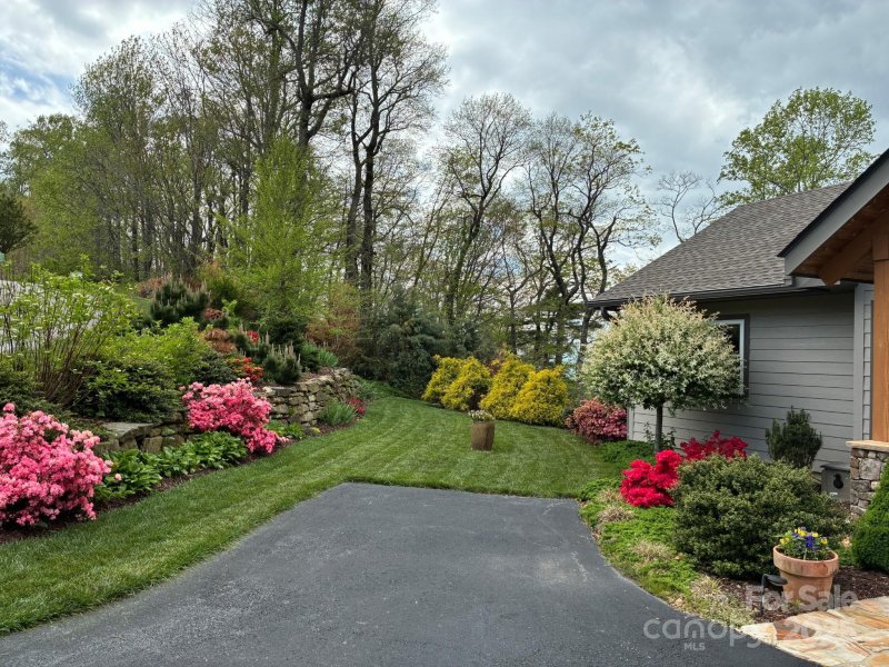 Property image 2 at 252 Eagles Eye Drive, Hendersonville, NC 28792