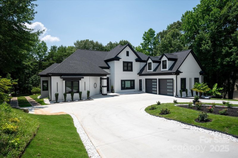 Riverpointe, Charlotte Community
