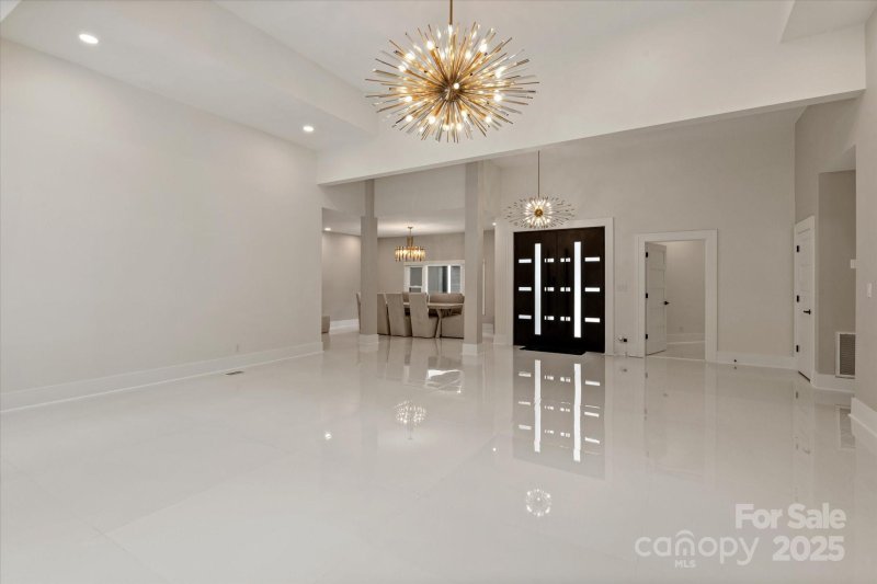 Property image 4 of 15617 Eagleview Drive in Riverpointe, Charlotte, NC 28278