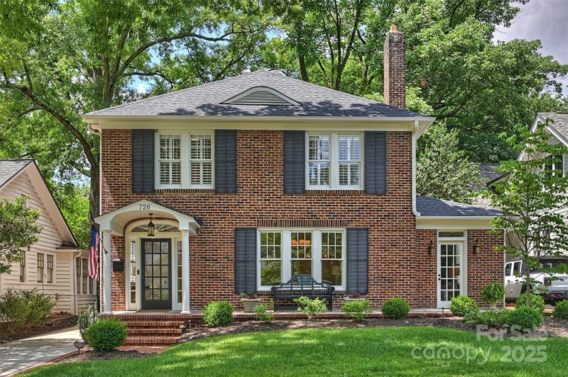 726 E Kingston Avenue