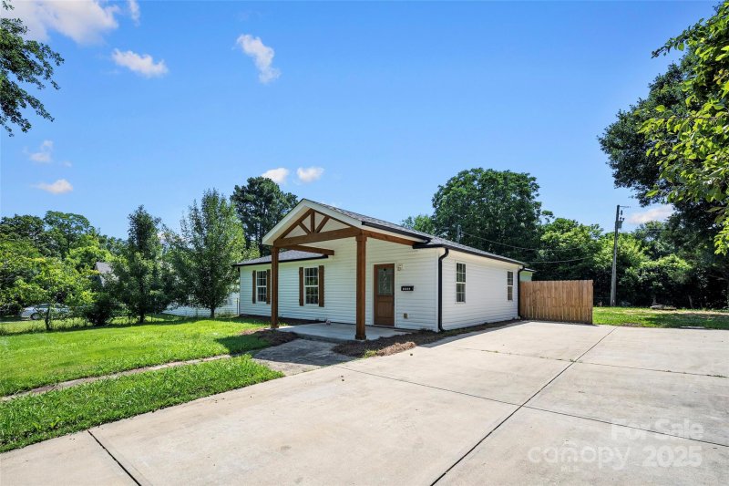 Property image 3 at 1122 Oconee Avenue, Rock Hill, SC 29732