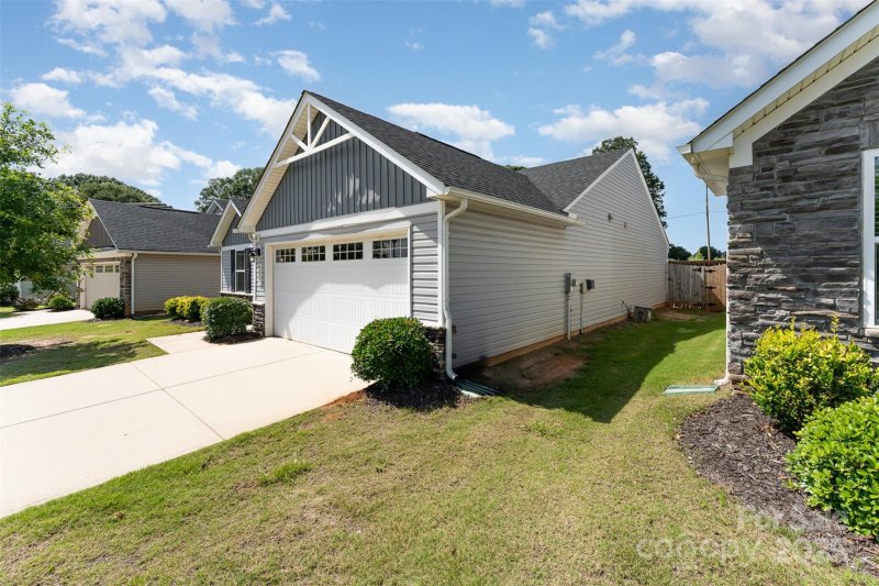 Property image 2 at 4227 Mackinnon Drive, Charlotte, NC 28214