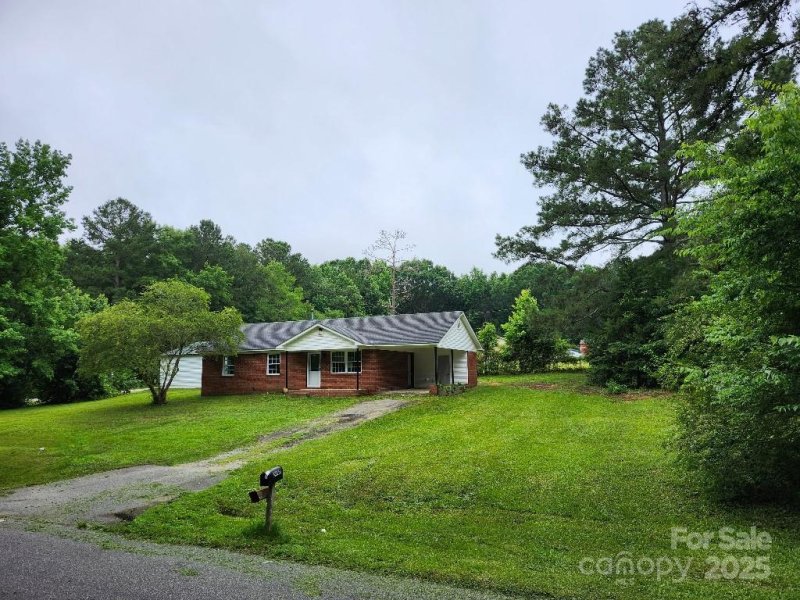 Property image 2 of 2448 Cambridge Drive in Smokerise, Lancaster, SC 29720