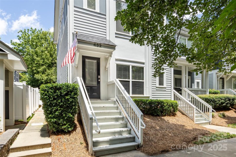 Property image 2 at 432 W Worthington Avenue, Charlotte, NC 28203