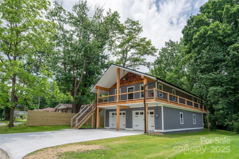 Greater Druid Hills, Hendersonville Community