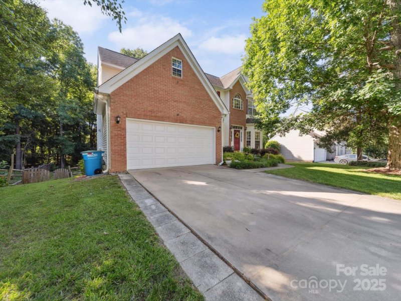 Property image 2 of 130 Nims Spring Drive in Whitegrove, Fort Mill, SC 29715