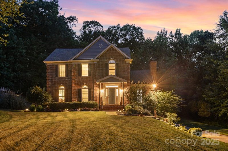 Property image 2 at 205 Rosedale Lane, Matthews, NC 28105