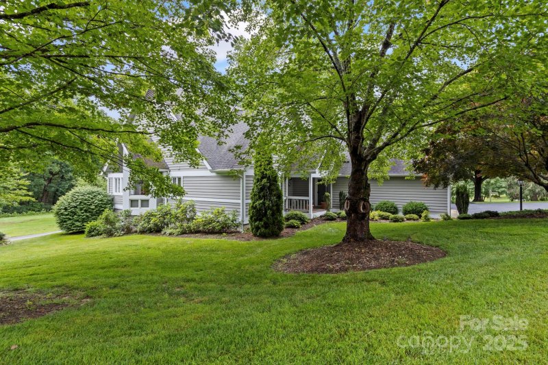 Property image 2 of 104 Overlook Drive in Kenmure, Flat Rock, NC 28731