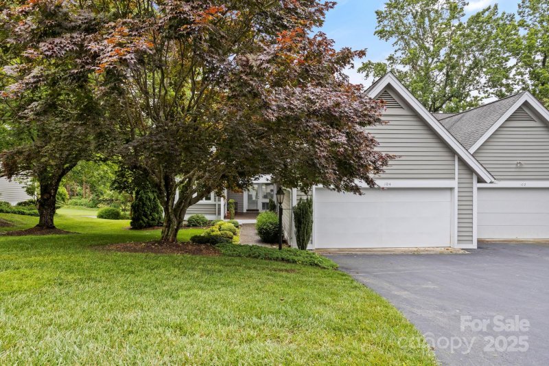 Property image 3 of 104 Overlook Drive in Kenmure, Flat Rock, NC 28731