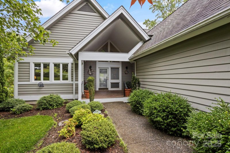 Property image 4 of 104 Overlook Drive in Kenmure, Flat Rock, NC 28731