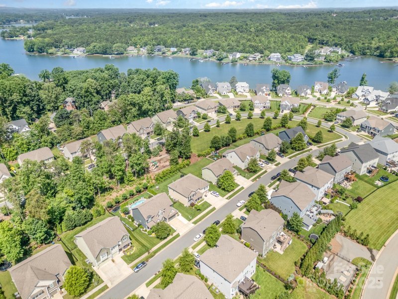 Property image 2 at 183 Canoe Pole Lane, Mooresville, NC 28117