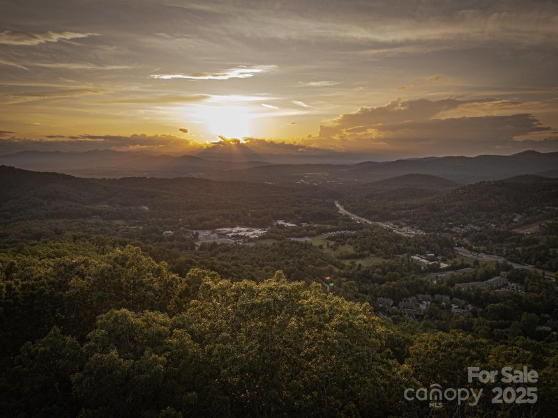 Property image 4 at 15 Casta Way, Asheville, NC 28803