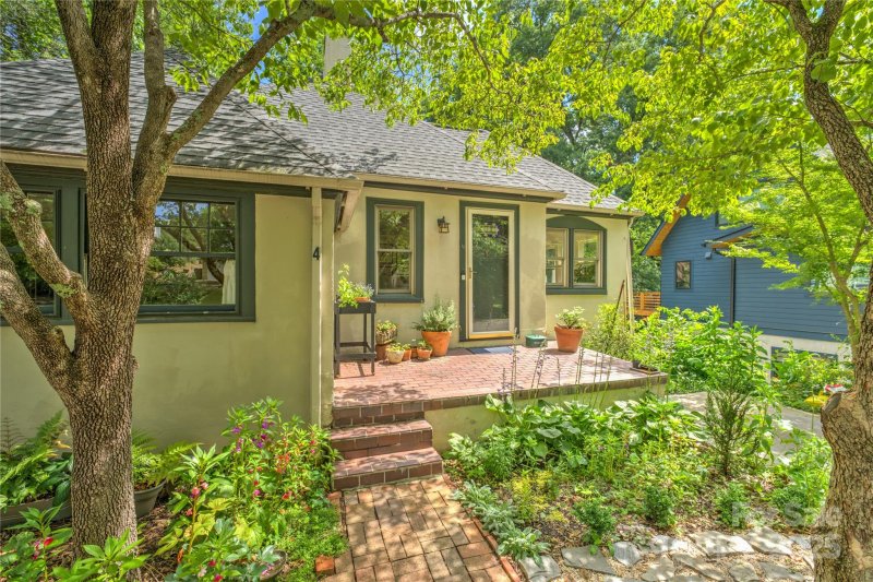 Property image 2 of 4 Duke Street in Kenilworth, Asheville, NC 28803