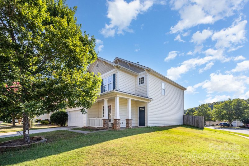 Property image 4 of 544 Sugar Tree Drive in Ridge Pointe, Rock Hill, SC 29732