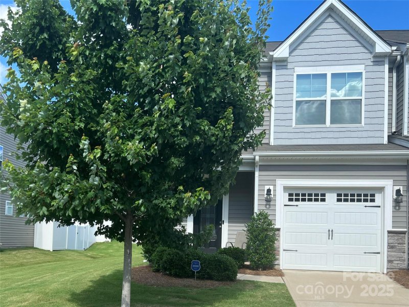 Savannah Townhomes, Charlotte Community