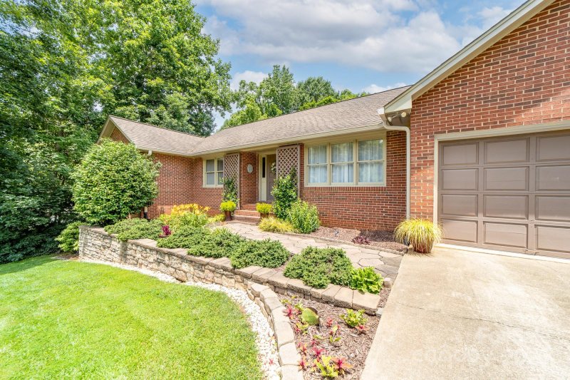 Property image 2 of 7029 Forest Hills Drive in Forest Hills, Denver, NC 28037