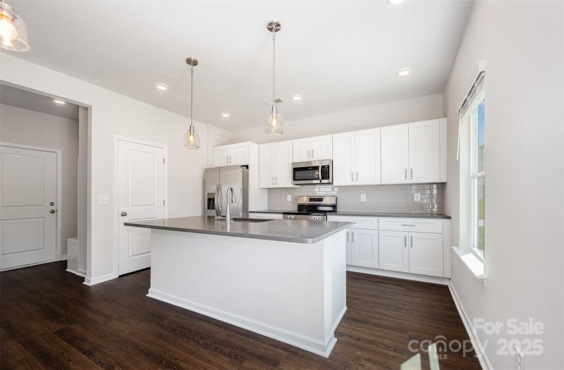 Property image 3 of 3001 Sadler Woods Lane in Sadler Village, Charlotte, NC 28214