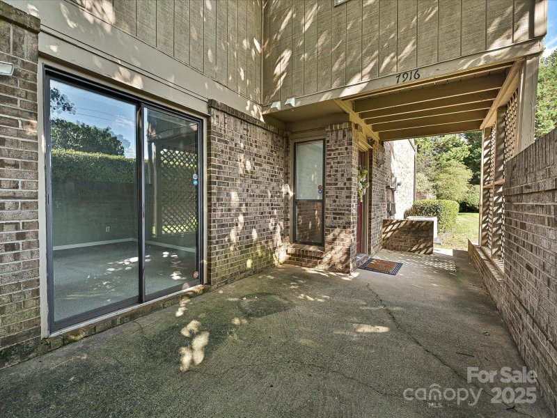 Property image 3 at 7916 Charter Oak Lane, Charlotte, NC 28226