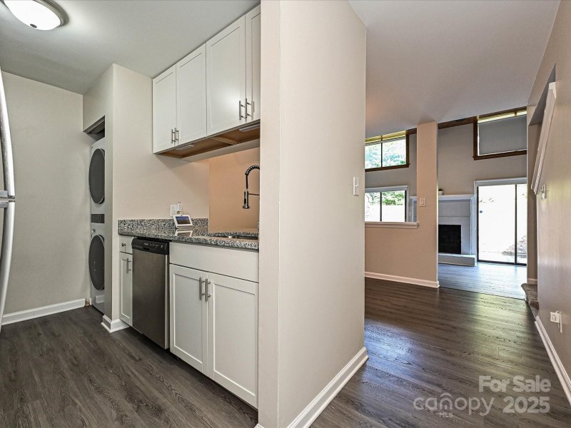 Property image 5 at 7916 Charter Oak Lane, Charlotte, NC 28226