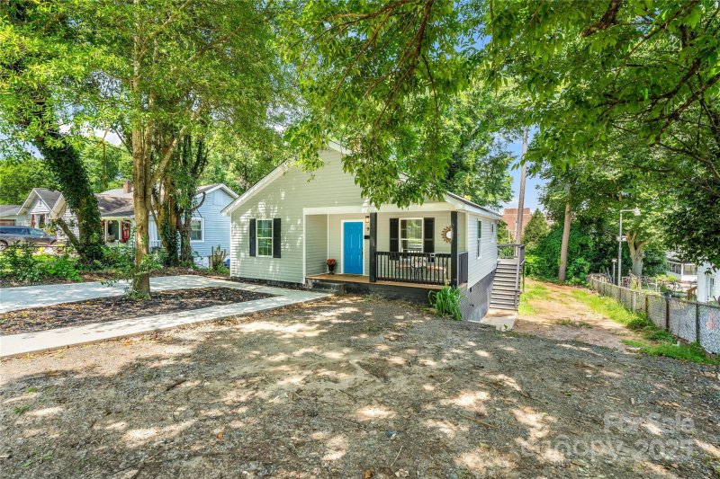 Property image 2 of 909 Gibbons Street in York Chester, Gastonia, NC 28052