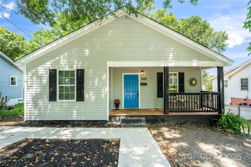 Property image 3 of 909 Gibbons Street in York Chester, Gastonia, NC 28052