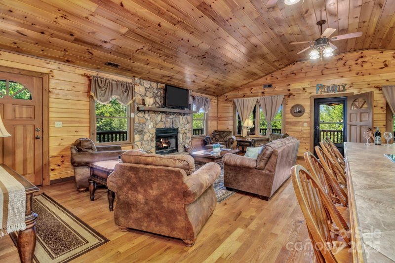 Property image 5 of 264 Moonbeam Lane in Hidden Valley, Clyde, NC 28721